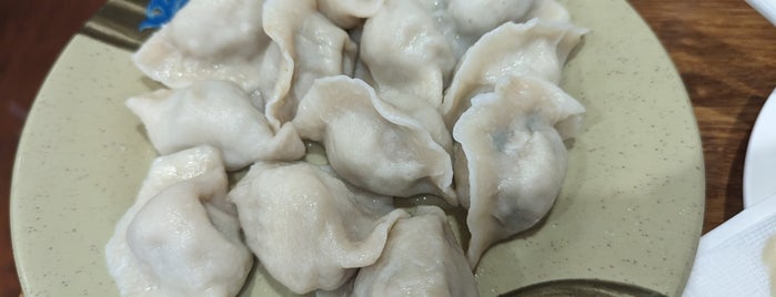 Epic Dumpling is one of Lugares favoritos de Sharon.