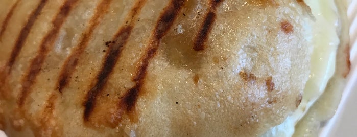 Panera Bread is one of Lugares favoritos de Lizzie.