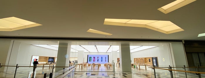Apple Yeouido is one of JiYoungさんのお気に入りスポット.