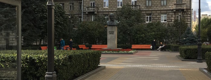Бюст В.И. Ленина / V.I. Lenin bust is one of Район.