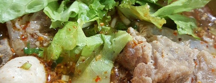เตี๋ยวยำเป่าปาก is one of Chiang mai foodies.