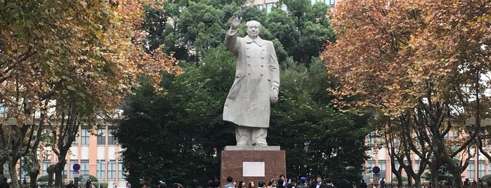 Chairman Mao Statue is one of College.