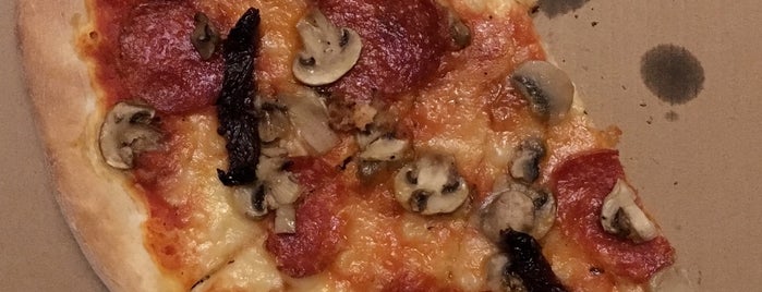 Salvo Pizzeria Bistro is one of Posti che sono piaciuti a Lina.