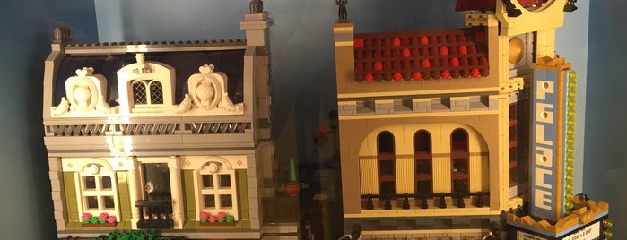 The LEGO Store is one of Andrew 님이 좋아한 장소.