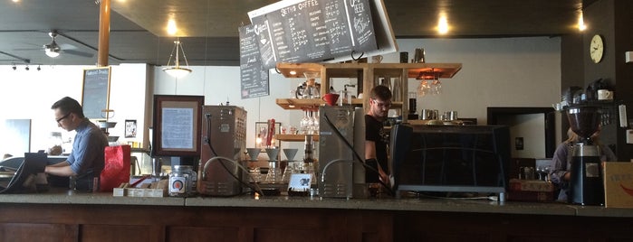 Seth's Coffee and Bake Shop is one of Lugares favoritos de Brant.