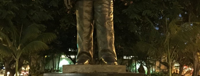 Statue Of King David Kalakaua is one of Lugares favoritos de Jan.