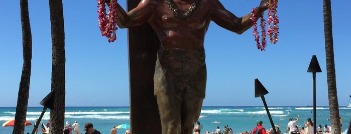 Duke Kahanamoku Statue is one of สถานที่ที่ Jan ถูกใจ.