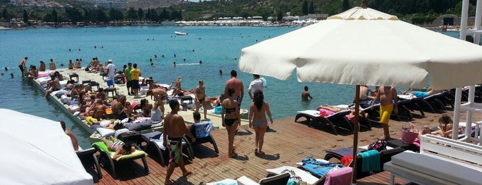 KafePi Beach Club is one of CESME-ALACATI.