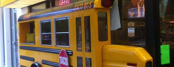 Taco Bus is one of สถานที่ที่ Tucker ถูกใจ.