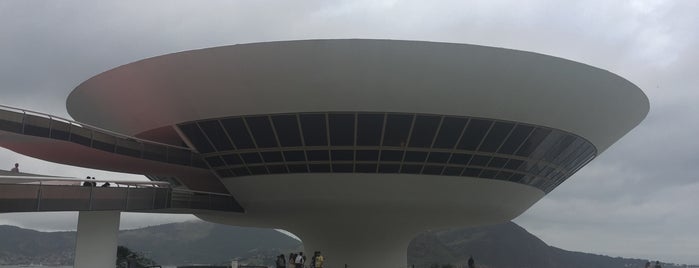 Museu de Arte Contemporânea de Niterói (MAC) is one of Lieux qui ont plu à Karina.