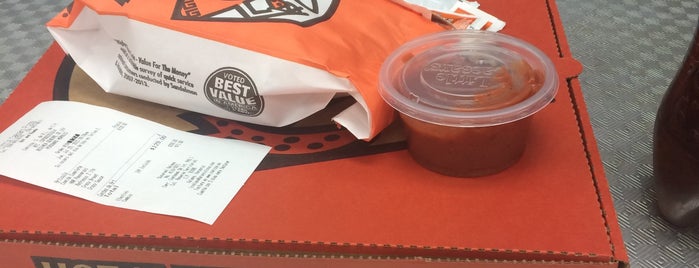 Little Caesars Pizza is one of disfrutando la vida..