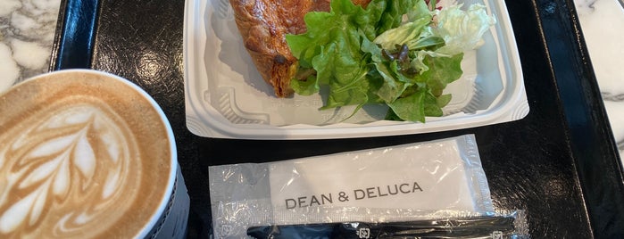 DEAN & DELUCA is one of 食べたいパン.