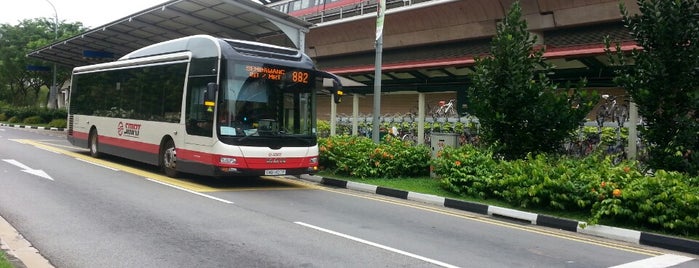 Tower Transit: Bus 882 is one of Singapore Bus Services II.