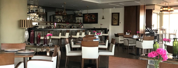 Cloud International Restaurant is one of Tempat yang Disukai Omar.