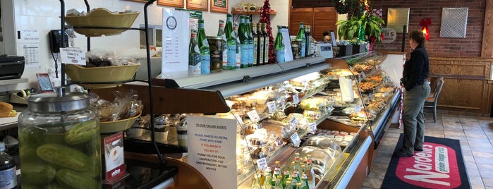 Nardelli's Grinder Shoppe is one of Things to Try.