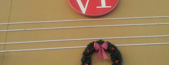 VF Outlet is one of Kris : понравившиеся места.