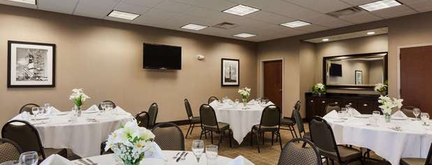 Homewood Suites by Hilton is one of Plwm’s Liked Places.