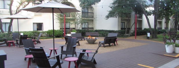 Holiday Inn Las Colinas is one of Jackie’s Liked Places.