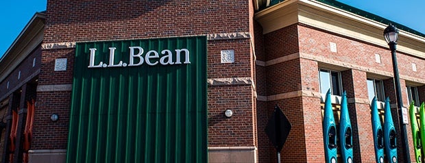L.L.Bean is one of สถานที่ที่ Dan ถูกใจ.