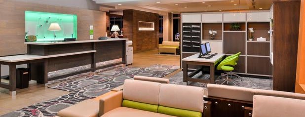 Holiday Inn Kansas City Airport is one of Tempat yang Disukai Rick.