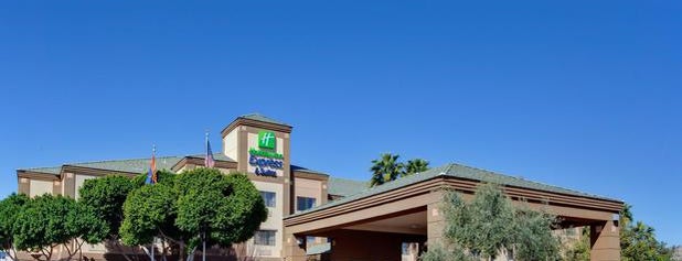 Holiday Inn Express & Suites Phoenix Downtown - Ballpark is one of Barbara 님이 저장한 장소.