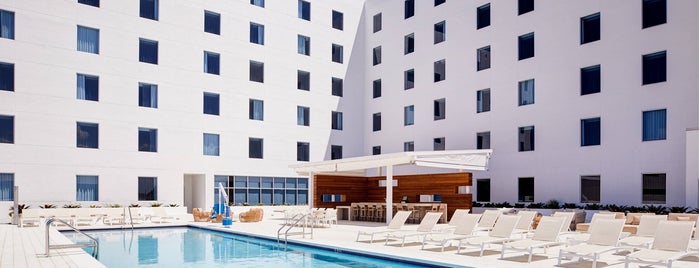 AC Hotel by Marriott Miami Aventura is one of Orte, die Will gefallen.