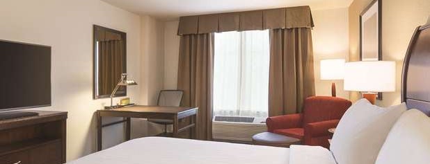 Hilton Garden Inn is one of Lugares favoritos de Thomas.