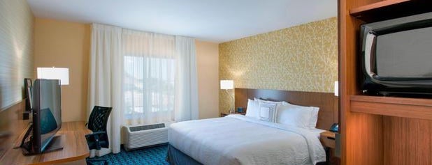 Fairfield Inn & Suites by Marriott Phoenix Tempe/Airport is one of Tempat yang Disukai Giorgos.