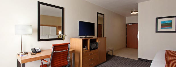 Holiday Inn Express North Hollywood - Burbank Area is one of Lieux qui ont plu à Lori.