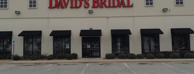 David's Bridal is one of Tempat yang Disukai Batya.
