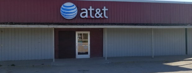 AT&T Store is one of สถานที่ที่ Chelsea ถูกใจ.