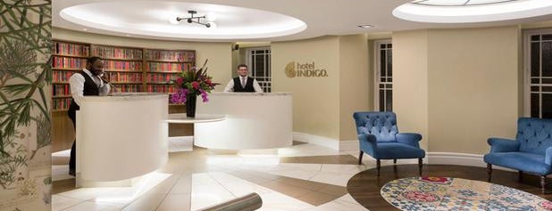 Hotel Indigo Edinburgh - Princes Street is one of Michelle'nin Beğendiği Mekanlar.