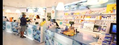 Farmacia Capolaterra is one of Lugares favoritos de Vito.
