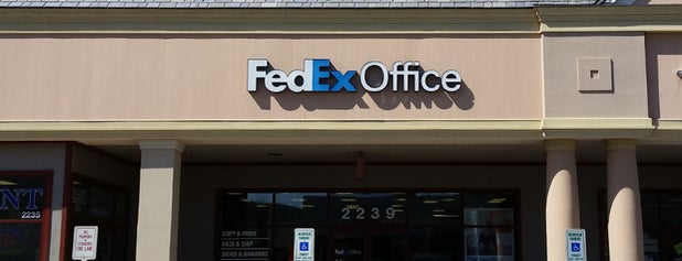 FedEx Office Print & Ship Center is one of Terri'nin Beğendiği Mekanlar.