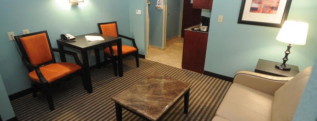 Holiday Inn Express Somerset is one of Tempat yang Disukai Lizzie.