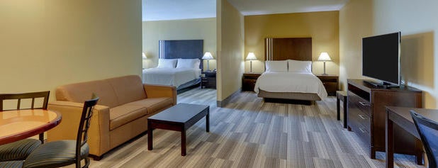 Holiday Inn Express & Suites Richmond is one of Tempat yang Disukai Erick.