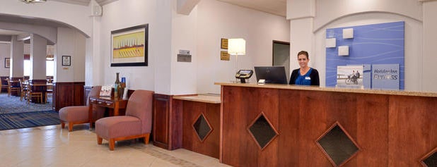 Holiday Inn Express & Suites Alamosa is one of Lieux qui ont plu à Karen.