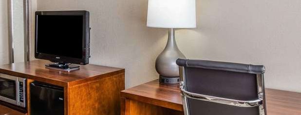 Comfort Inn & Suites is one of Posti che sono piaciuti a Meredith.