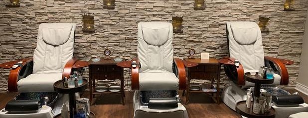 The Woodhouse Day Spa - Zionsville is one of สถานที่ที่ Bob ถูกใจ.