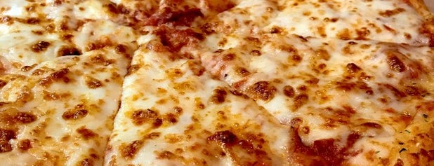 Domino's Pizza is one of Lieux qui ont plu à Alejandra.