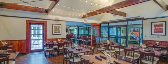 Harding House Restaurant is one of Lugares favoritos de Laura.