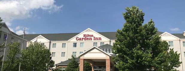Hilton Garden Inn is one of Lugares favoritos de Neal.