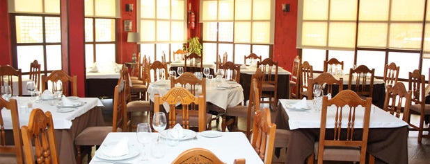 Restaurante El Parador is one of Mis sitios.
