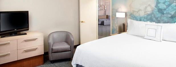 Courtyard by Marriott Lansing is one of สถานที่ที่ Erik ถูกใจ.