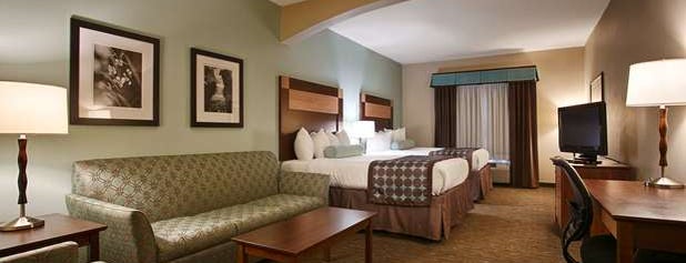 Best Western Plus Texarkana Inn & Suites is one of สถานที่ที่ Ronald ถูกใจ.