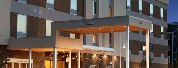 Home2 Suites by Hilton is one of Lugares favoritos de Terry.