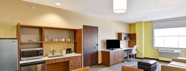 Home2 Suites by Hilton is one of Locais curtidos por Eve.