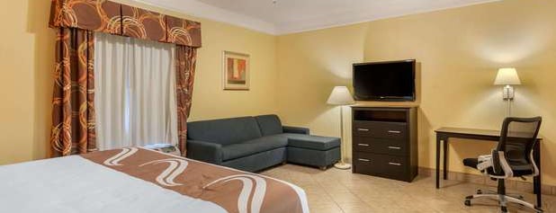 Quality Inn & Suites At The Outlets Mercedes/Weslaco is one of Tempat yang Disukai Daniel.
