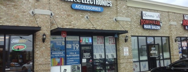 Cell & Electronics is one of สถานที่ที่ Chester ถูกใจ.