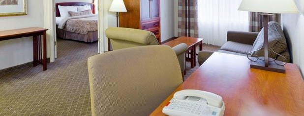 Staybridge Suites Cranbury-South Brunswick is one of Orte, die Lizzie gefallen.